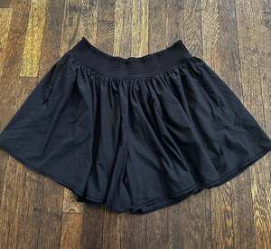 Athleta Samba Smocked Waistband Flowy Shorts Black Size S